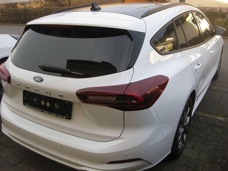 Gebraucht Ford Focus ST-Line X 116 PS (85 kW) 2025 Weiß Limousine