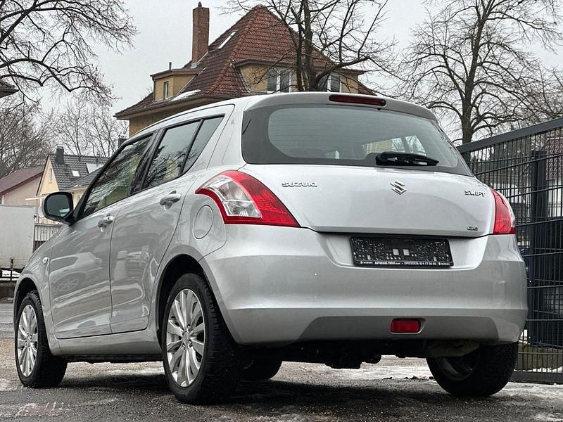 Gebraucht Suzuki Swift Club 94 PS (69 kW) 2012 Silber Kleinwagen