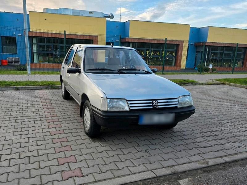 Gebraucht Peugeot 205 54 PS (39 kW) 1991 Silber Kleinwagen