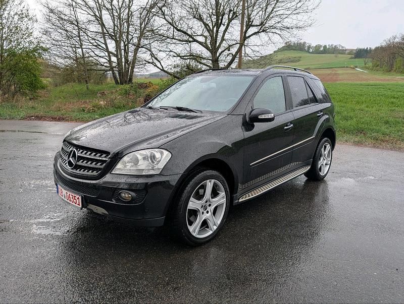 Schwarz Gebraucht 2008 Mercedes ML320 SUV | 6.900 € (Guter Preis) - Bild 1/4