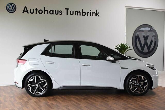 Gebraucht VW ID.3 Pro Performance 150 kW (204 PS) 2023 Gletscherweiß schwarz (metallic) Kleinwagen