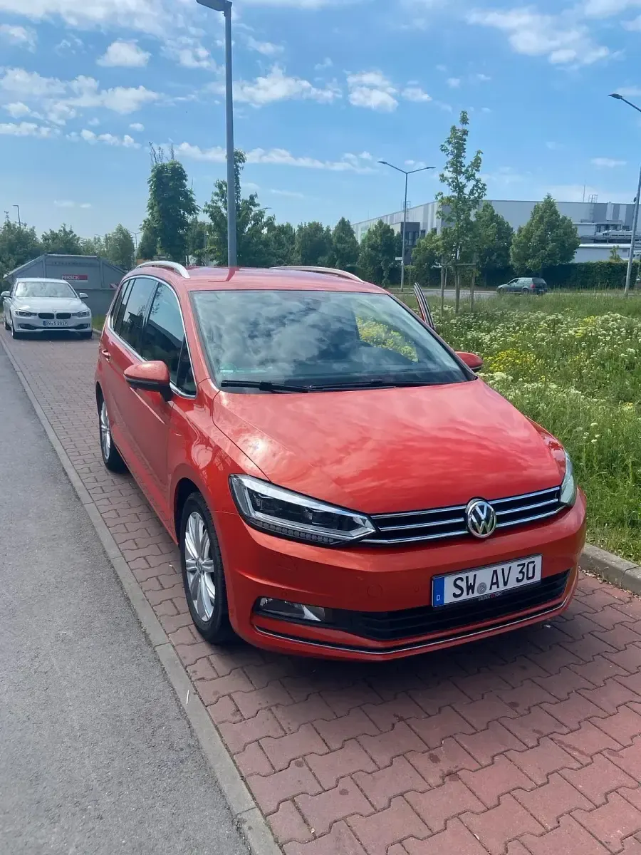 Gebraucht VW Touran 150 PS (110 kW) 2017 Orange Van / Kleinbus