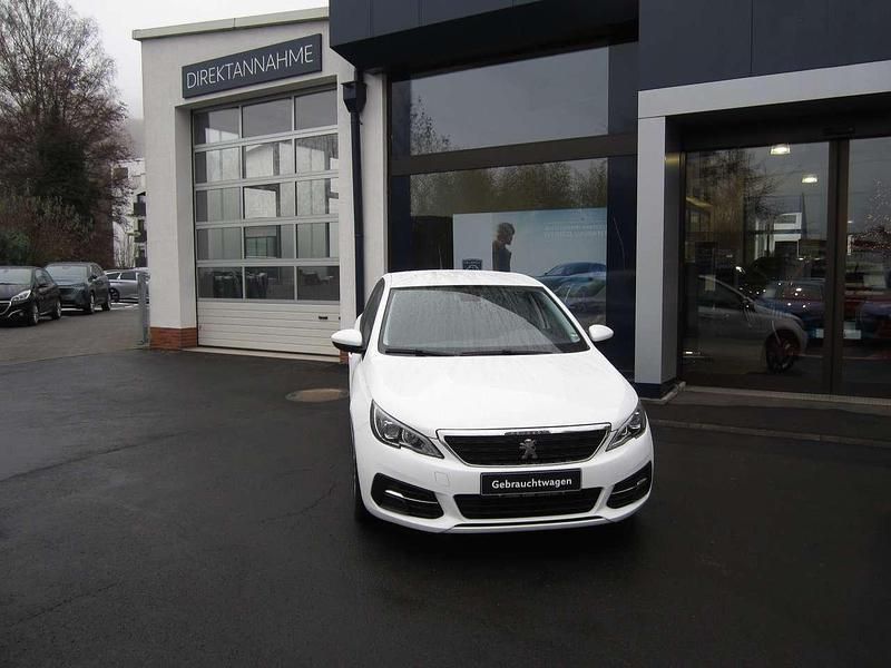 Schneeweiß Gebraucht 2019 Peugeot 308 Limousine | 13.490 € (Etwas zu teuer) - Bild 1/4