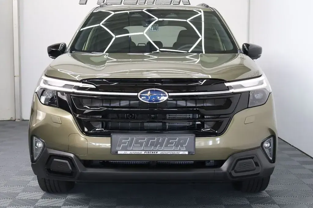 Neu Subaru Forester Platinum 136 PS (100 kW) 2026 Grün SUV