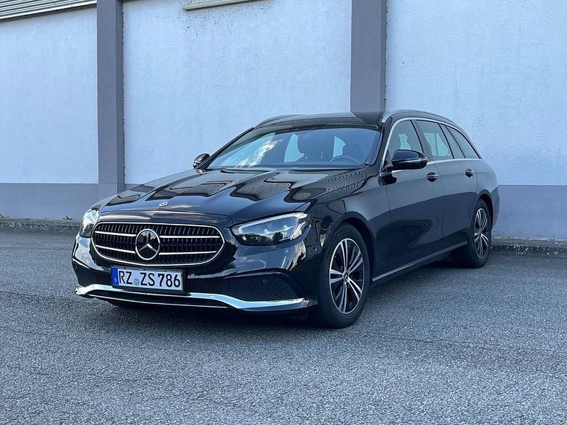 Schwarz Gebraucht 2021 Mercedes E220 Kombi | 27.990 € (Guter Preis) - Bild 1/4