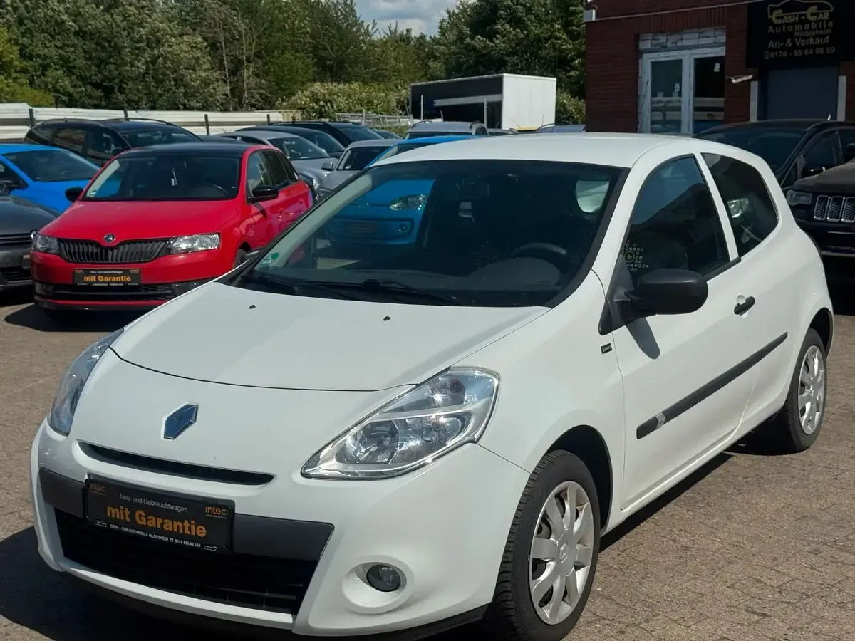 Gebraucht Renault Clio 75 PS (55 kW) 2012 Weiß Kleinwagen