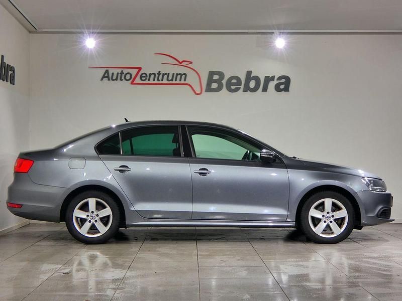 Gebraucht VW Jetta Comfortline 140 PS (102 kW) 2012 Platinum grey metallic Limousine