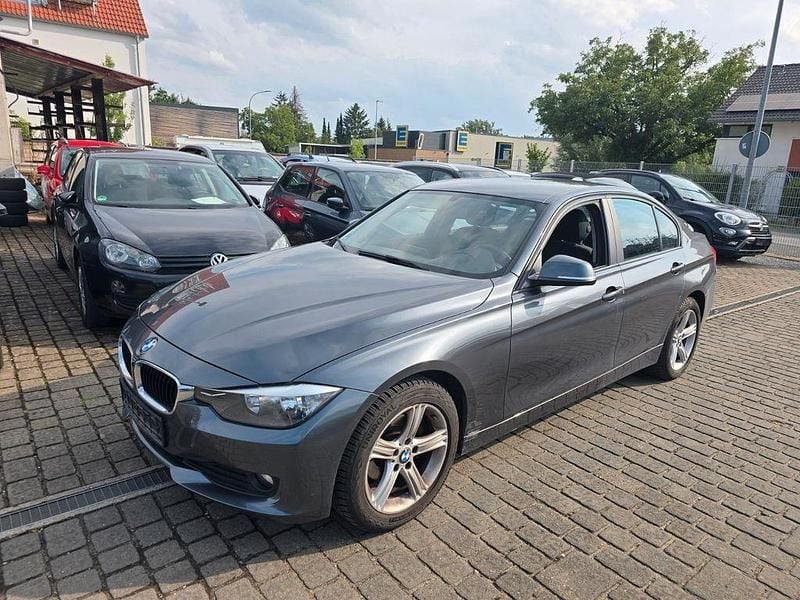 Grau Gebraucht 2013 BMW 316 Sport Line Limousine | 7.400 € (Superpreis) - Bild 1/4