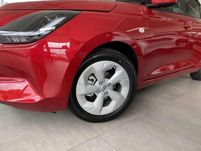 Gebraucht Suzuki Swift Comfort 83 PS (61 kW) 2025 Burning red pearl Kleinwagen