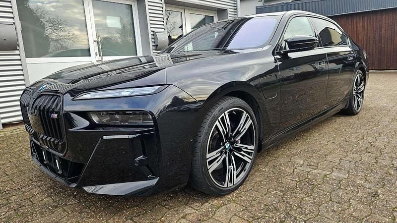 Gebraucht BMW 760 M Performance 571 PS (419 kW) 2023 Black sapphire metallic Limousine