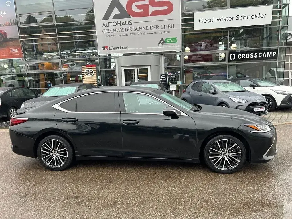 Gebraucht Lexus ES300H Business Edition 218 PS (160 kW) 2023 Graphite black Limousine