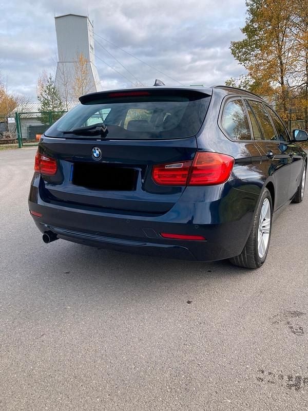 Gebraucht BMW 320 184 PS (135 kW) 2012 Blau Kombi