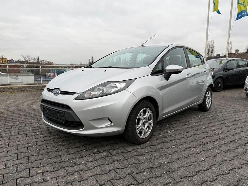 Gebraucht Ford Fiesta Trend 82 PS (60 kW) 2009 Silber Kleinwagen