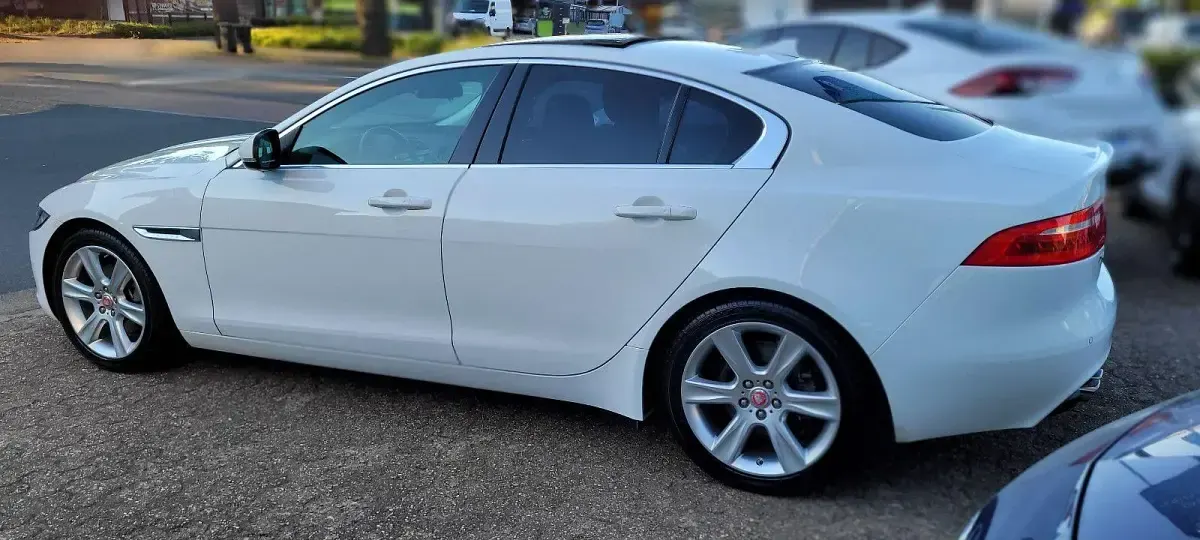 Gebraucht Jaguar XE 179 PS (131 kW) 2016 Weiß Limousine