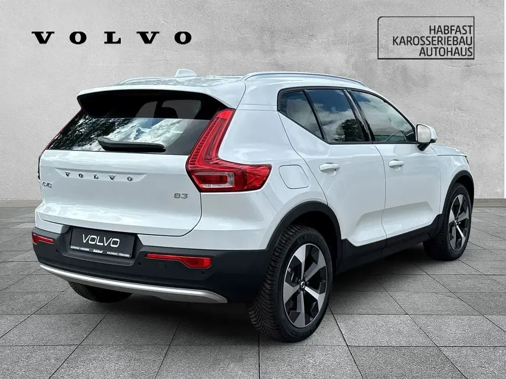 Neu Volvo XC40 Core 163 PS (119 kW) 2026 Weiß SUV