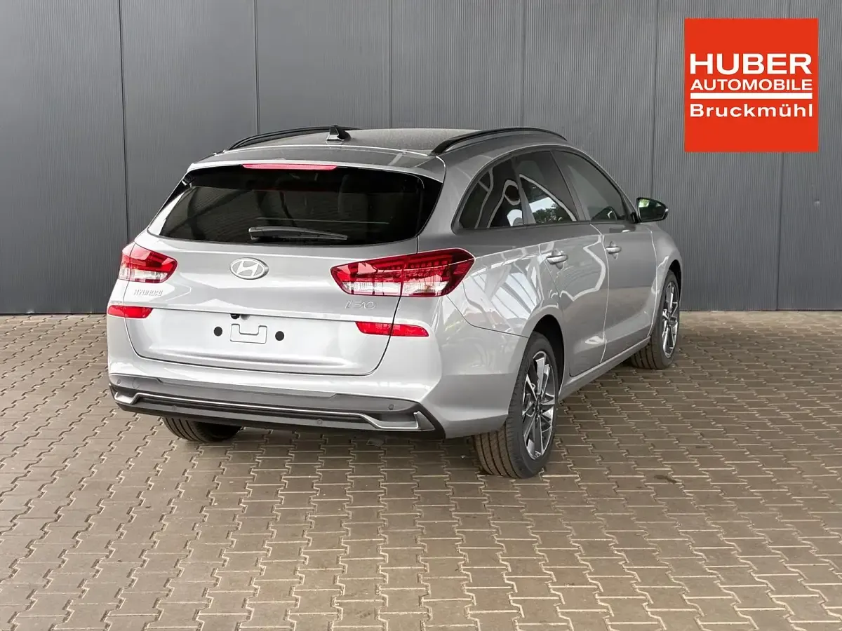 Neu Hyundai i30 Comfort 101 PS (74 kW) 2025 Shimmering silver Kombi