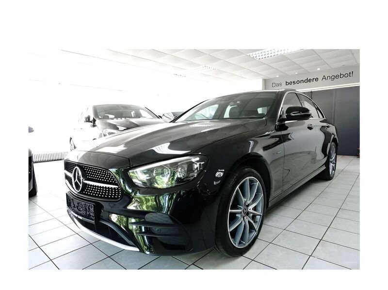 Schwarz Gebraucht 2021 Mercedes E300 AMG line Limousine | 53.013 € - Bild 1/4