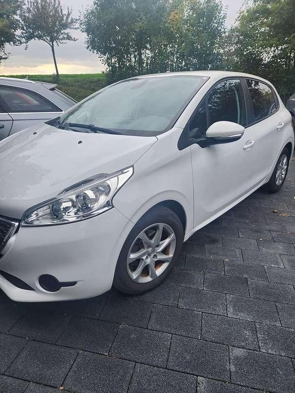 Blanc banquise Gebraucht 2014 Peugeot 208 Active Kleinwagen | 5.900 € (Fairer Preis) - Bild 1/4