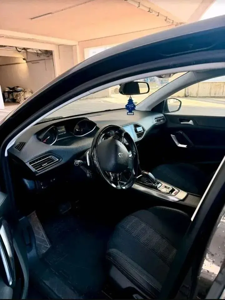 Gebraucht Peugeot 308 SW Allure 131 PS (96 kW) 2018 Grau Kombi