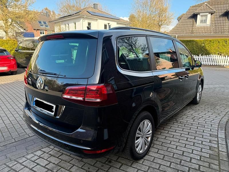 Second-hand VW Sharan 150 CP (110 kW) 2015 Negru Monovolum