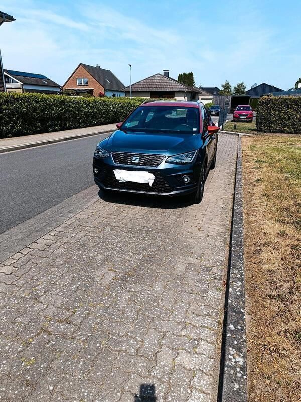 Grau Gebraucht 2018 Seat Arona Beats SUV | 15.499 € (Guter Preis) - Bild 1/4