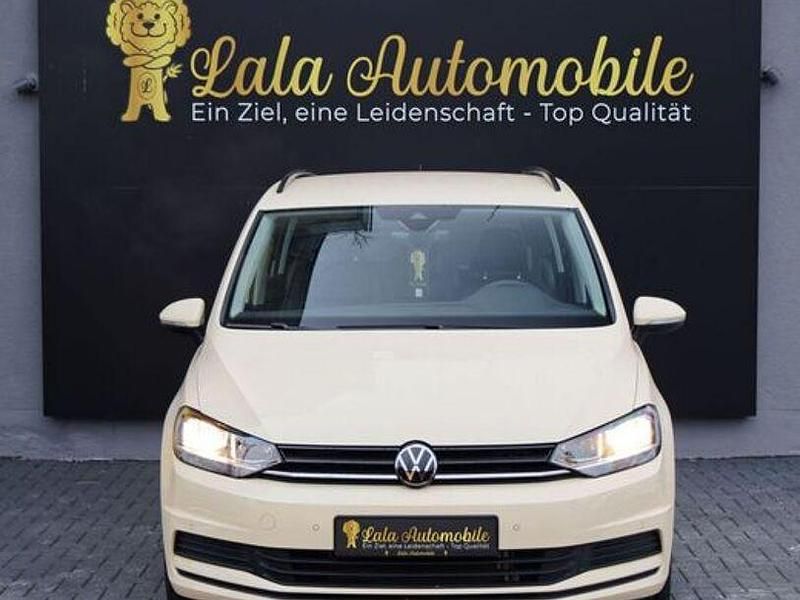 Gebraucht VW Touran 150 PS (110 kW) 2024 Gelb Van / Kleinbus