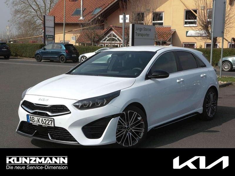 Carraraweiß Gebraucht 2025 Kia Ceed GT-Line Limousine | 26.449 € (Guter Preis) - Bild 1/4