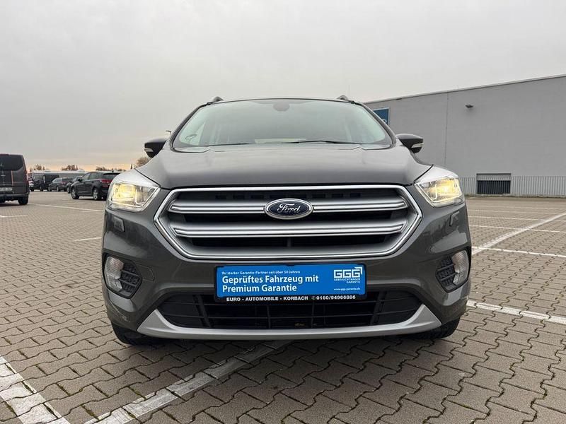 Gebraucht Ford Kuga Titanium 150 PS (110 kW) 2017 Grau SUV