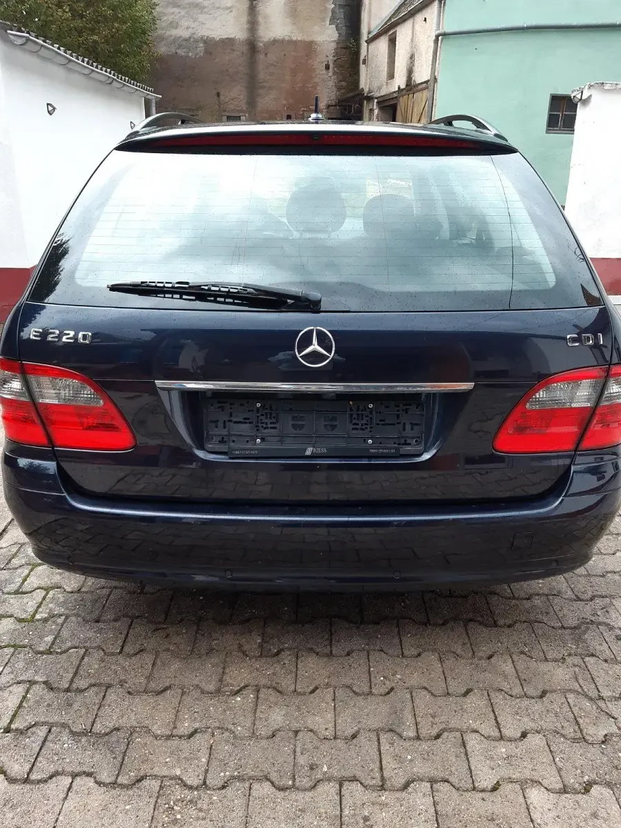 Usado Mercedes E220 2007 Azul Familiar