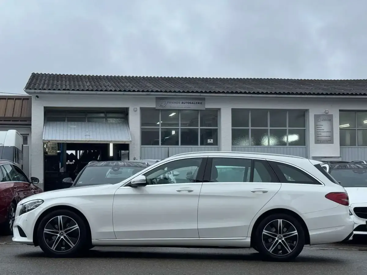 Gebraucht Mercedes C220 194 PS (142 kW) 2020 Polarweiss Kombi