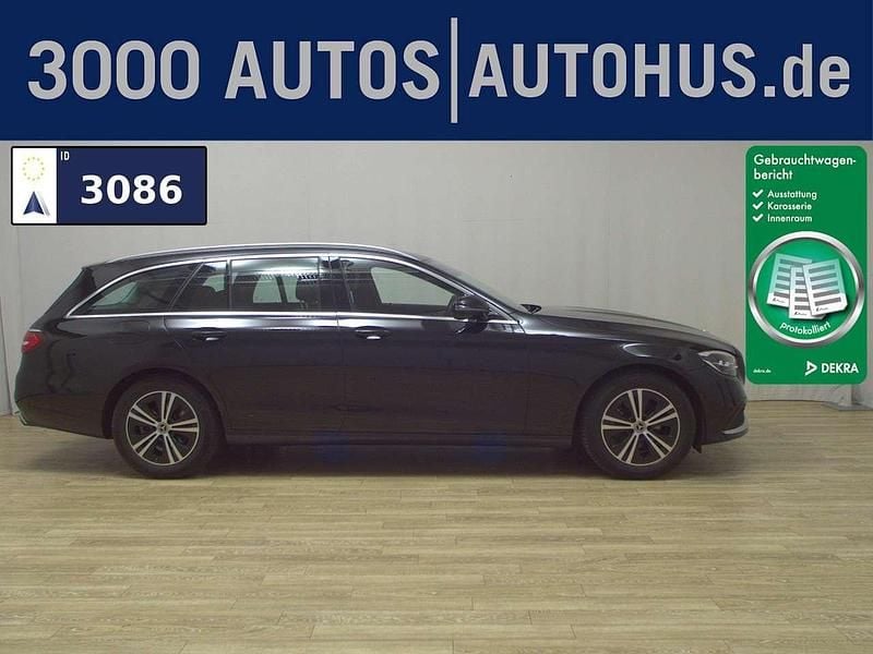 Obsidianschwarz metalliclack Gebraucht 2022 Mercedes E220 Avantgarde Kombi | 24.480 € (Superpreis) - Bild 1/4