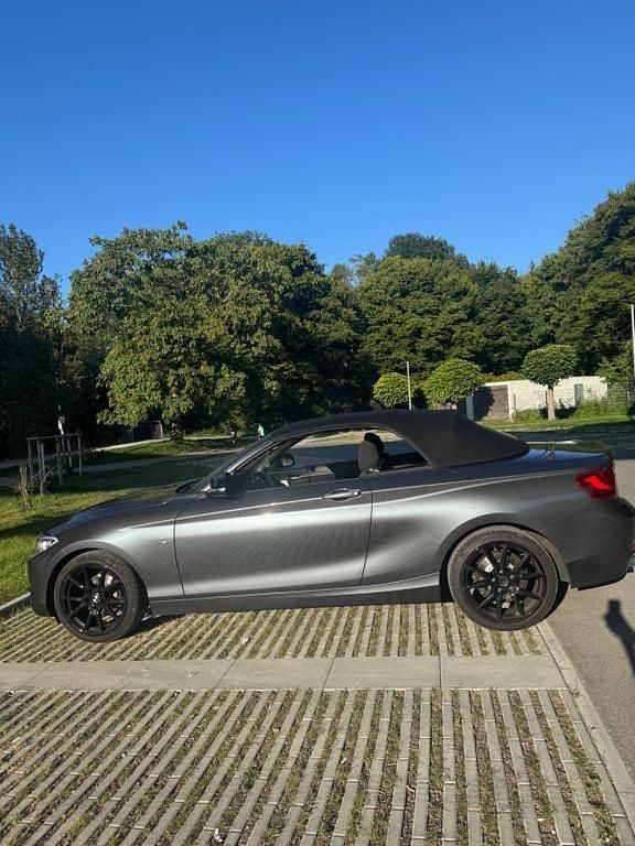 Grau Gebraucht 2015 BMW 218 Sport Line Cabrio | 9.500 € (Guter Preis) - Bild 1/4