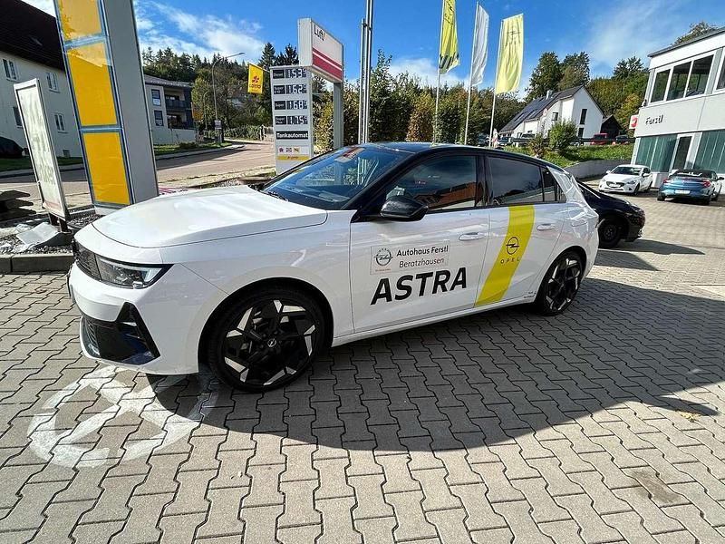 Gebraucht Opel Astra GSe 181 PS (133 kW) 2023 Jade weiss/arktis weiss Kleinwagen