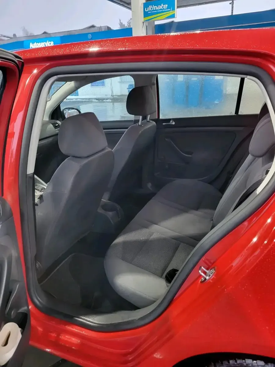 Gebraucht VW Golf V 105 PS (77 kW) 2007 Rot Kleinwagen