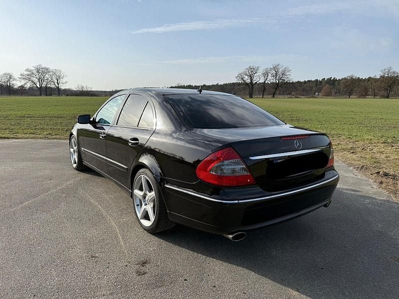 Gebraucht Mercedes E280 Avantgarde 190 PS (139 kW) 2009 Schwarz Limousine