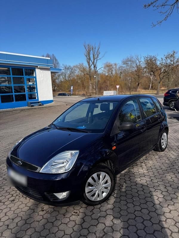 Gebraucht Ford Fiesta 69 PS (50 kW) 2002 Blau Kleinwagen