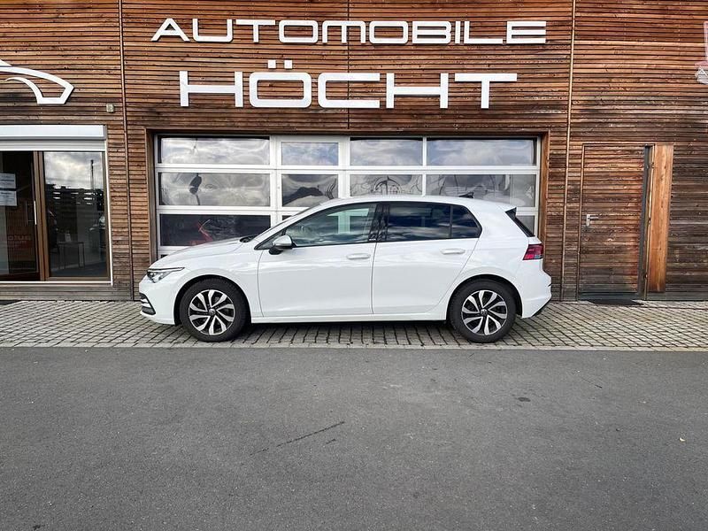 Gebraucht VW Golf VIII Active 150 PS (110 kW) 2023 Weiss Limousine