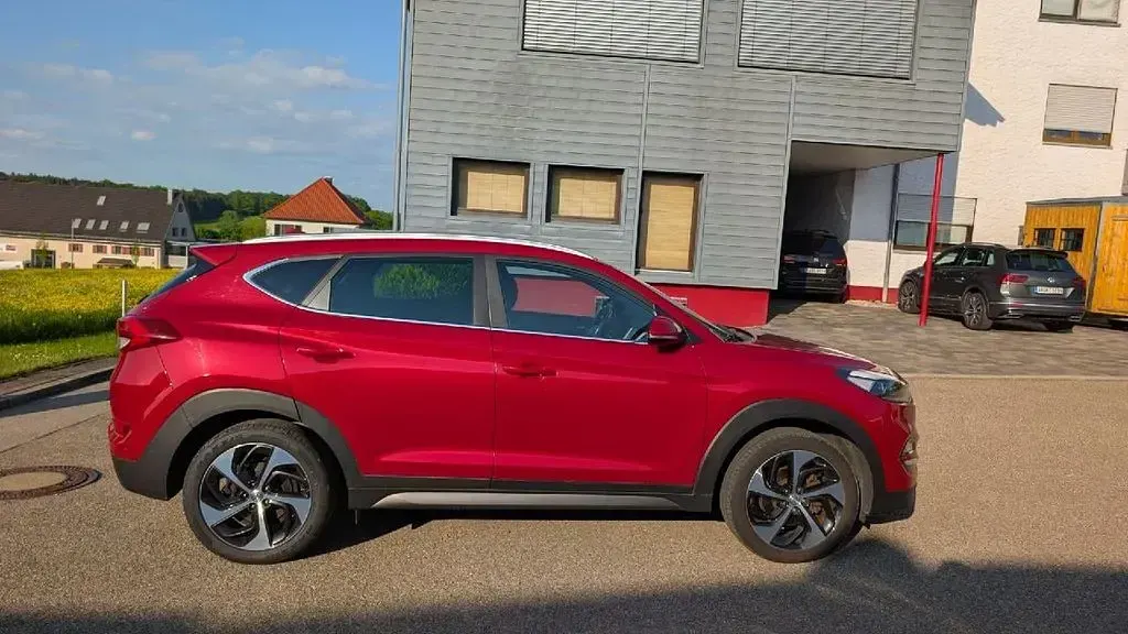 Gebraucht Hyundai Tucson Style 141 PS (103 kW) 2016 Rot SUV
