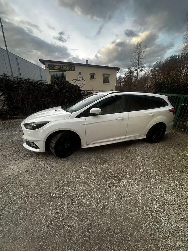 Gebraucht Ford Focus Sport 250 PS (183 kW) 2015 Weiß Kombi