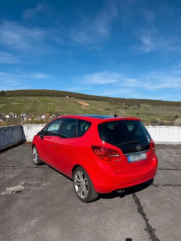 Second-hand Opel Meriva 140 CP (102 kW) 2012 Roșu Monovolum
