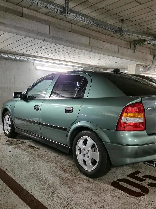 Gebraucht Opel Astra 101 PS (74 kW) 1999 Grün Limousine