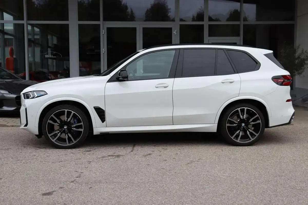 Gebraucht BMW X5 M Sport 530 PS (389 kW) 2023 Alpinweiss 3 SUV