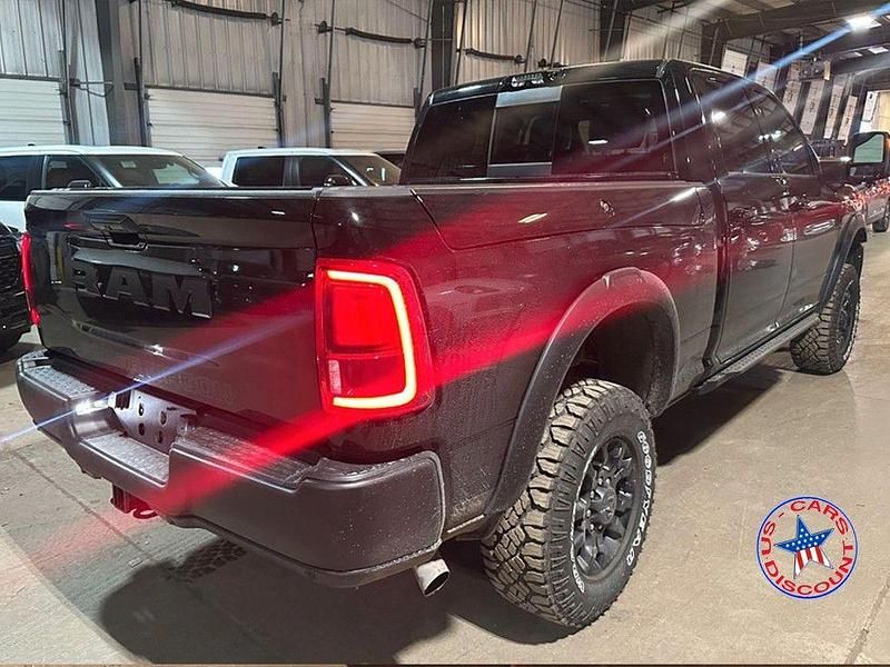 Neu Dodge Ram 405 PS (297 kW) 2025 Schwarz Pickup