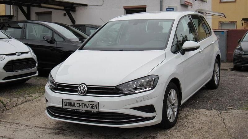 Weiß Gebraucht 2019 VW Golf Sportsvan Highline Van / Kleinbus | 15.990 € (Guter Preis) - Bild 1/4