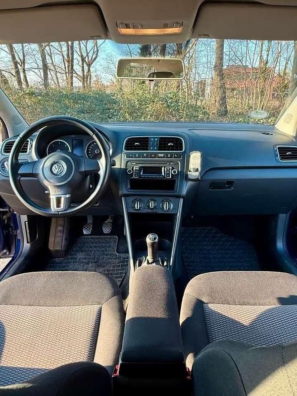 Gebraucht VW Polo 75 PS (55 kW) 2013 Blau Kleinwagen