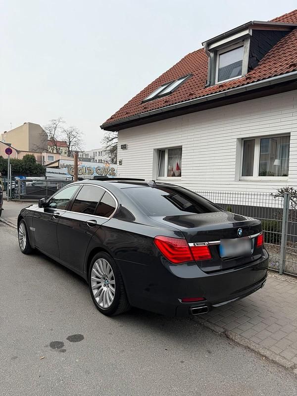 Gebraucht BMW 730 245 PS (180 kW) 2011 Grau Limousine