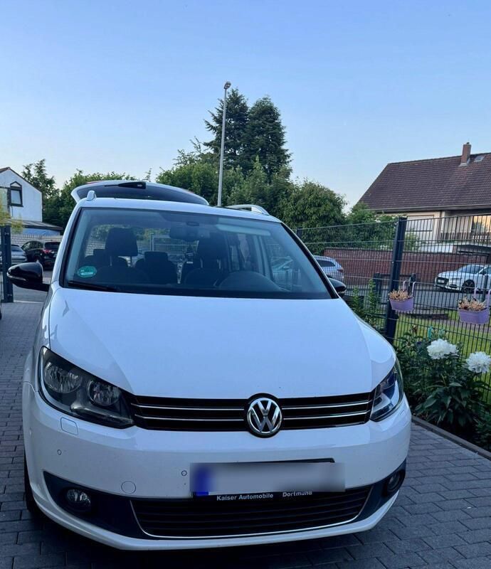 Weiß Gebraucht 2012 VW Touran Style Van / Kleinbus | 4.600 € (Superpreis) - Bild 1/4