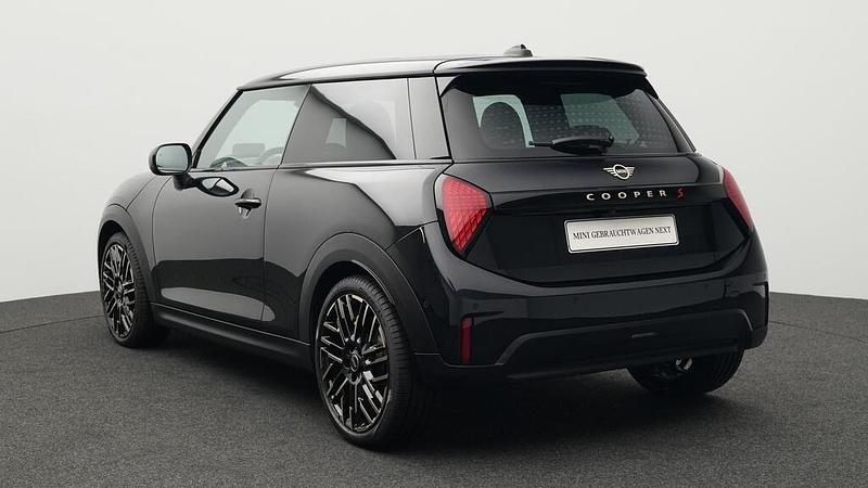 Gebraucht Mini Cooper S Favoured 204 PS (150 kW) 2024 Schwarz Kleinwagen