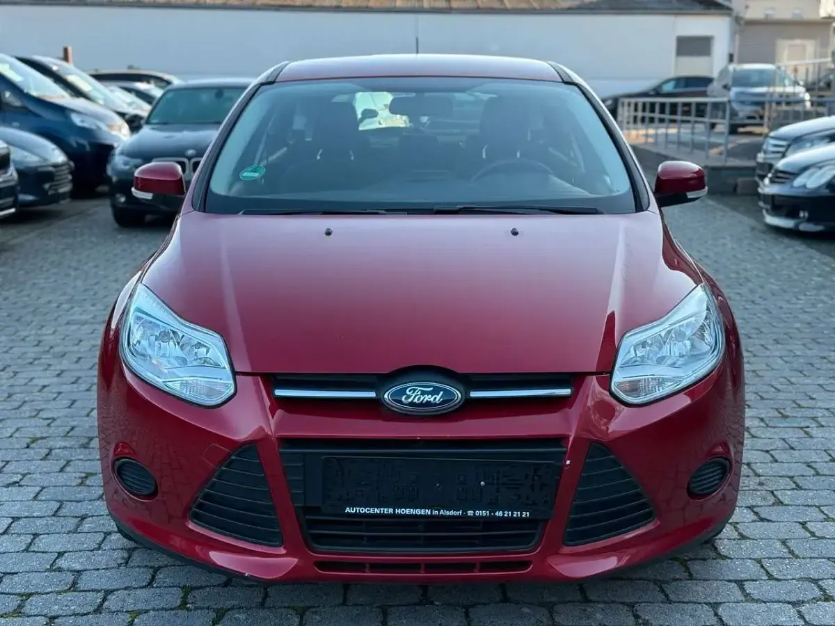 Second-hand Ford Focus Trend 101 CP (74 kW) 2012 Roșu Berlinǎ