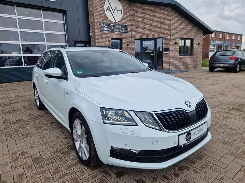 Weiß Gebraucht 2019 Skoda Octavia Clever Limousine | 12.980 € (Fairer Preis) - Bild 1/4